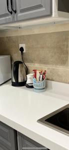 a kitchen counter with a toaster and a basket of toothbrushes at اطلالة الريان شقة خاصة in Jeddah