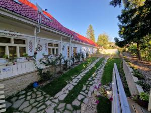 Garden sa labas ng Apartmány Nad Kostolom