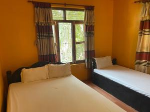 เตียงในห้องที่ Tara guesthouse - Sauraha,Chitwan