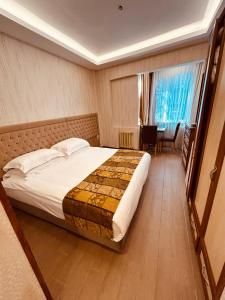 Giường trong phòng chung tại Lily Rooms