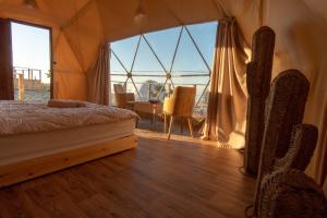 A bed or beds in a room at Timlalin Dome