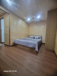 Vuode tai vuoteita majoituspaikassa Hồ Mây Homestay