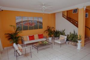 a living room with a couch and chairs at Hotel Villa del Lago in Flores