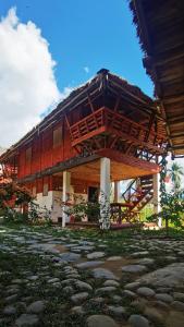 un bâtiment avec toit dans l'établissement Dreamer Resort, à San Vicente