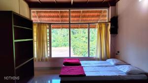 Giường trong phòng chung tại Coorg Divine spark home stay