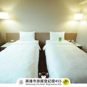 Kindness Hotel - Kaohsiung Main Station tesisinde bir odada yatak veya yataklar