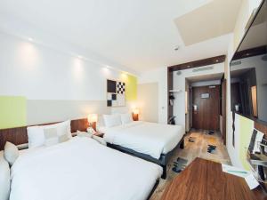 Giường trong phòng chung tại ibis Styles Warszawa Airport