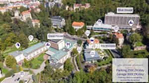 una vista aérea del campus de la casa griega en Spa Resort Sanssouci en Karlovy Vary