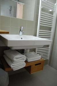 حمام في Hotel Rakar
