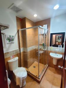 LaVie Hotel tesisinde bir banyo