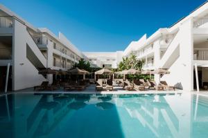 The swimming pool at or close to Nissi Park Hotel