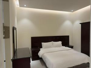 Tempat tidur dalam kamar di Al Azmy Al Ared Hotel