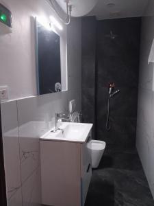 Bathroom sa Hotel Luli City Center