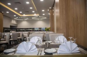 Restaurant o un lloc per menjar a Kyriad Prestige City Center Tunis