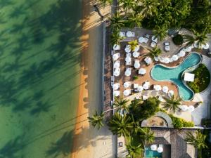 uma vista aérea de um resort com uma piscina em Nikki Beach Resort & Spa Koh Samui em Lipa Noi