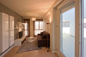 a living room with a couch and a television at Apartamentos Irenaz in Vitoria-Gasteiz