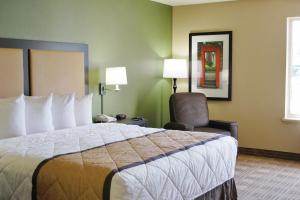 Letto o letti in una camera di Extended Stay America Suites - Kansas City - Overland Park - Nall Ave