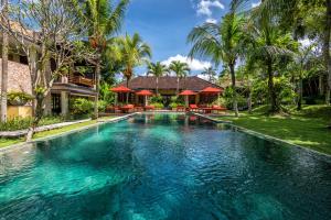 The swimming pool at or close to Villa Sabandari