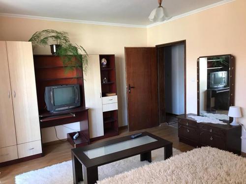 TV at/o entertainment center sa Guest Rooms Profirov