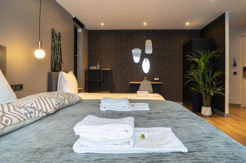 Boutique Suites Lisse - Schiphol 객실 침대