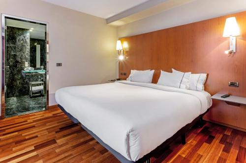 Krevet ili kreveti u jedinici u objektu B&B HOTEL Zaragoza Los Enlaces Estación