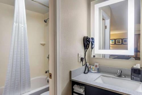 Vannituba majutusasutuses Comfort Inn Nashville - Opryland Area