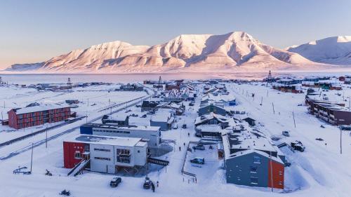 Svalbard Hotell | Polfareren בחורף