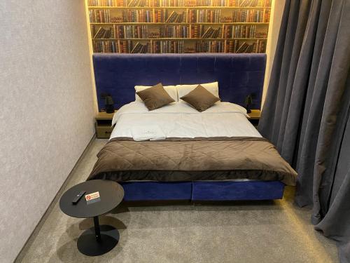 Säng eller sängar i ett rum på Kuprin Hotel