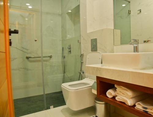 Ванна кімната в Surf One Hotel