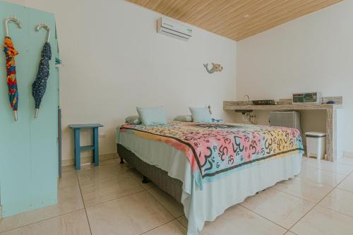 Ein Bett oder Betten in einem Zimmer der Unterkunft COCO Beach Village