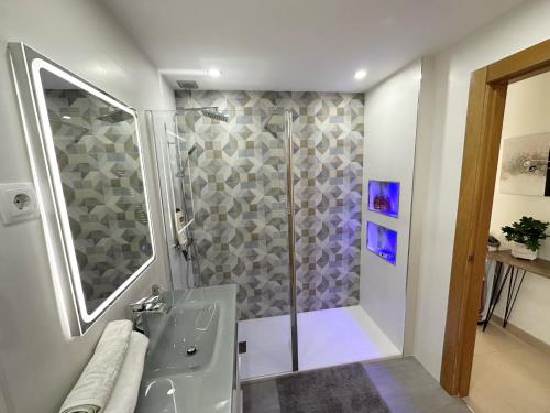 a bathroom with a shower and a sink at Romantik M in Sucina