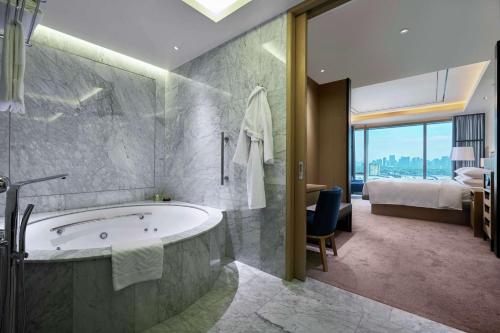 Kylpyhuone majoituspaikassa Hilton Manila
