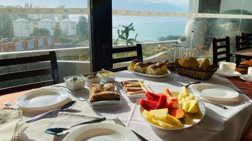 Makanan di atau di tempat lain dekat hotel