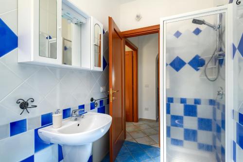 Bathroom sa Lazulite - Sardinia Vacation