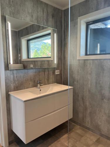 a bathroom with a sink and a mirror at Mosjøen Romutleie EGEDESGATE 49 in Mosjøen