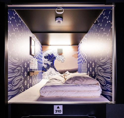 A bed or beds in a room at NINJA & GEISHA - Vacation STAY 80322v