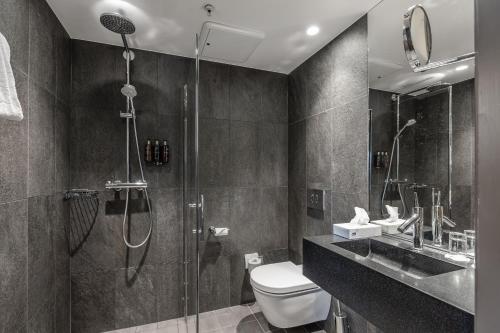 Clarion Hotel Admiral tesisinde bir banyo