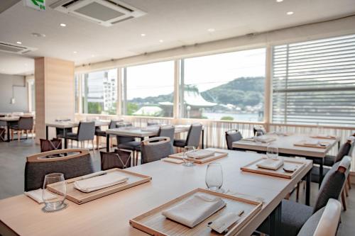 Un restaurant sau alt loc unde se poate mânca la Onomichi Royal Hotel