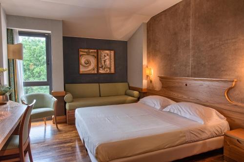 Uma cama ou camas num quarto em BV Grand Hotel Assisi