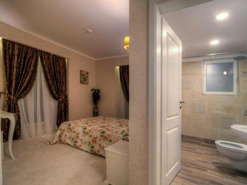 Family Hotel Agoncev tesisinde bir banyo