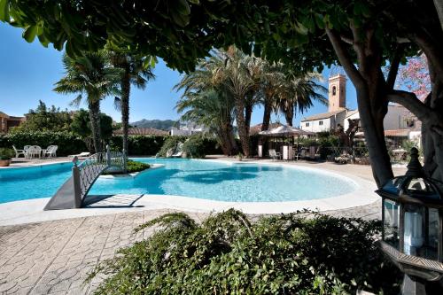 Piscina a Hotel Casa Ceremines o a prop