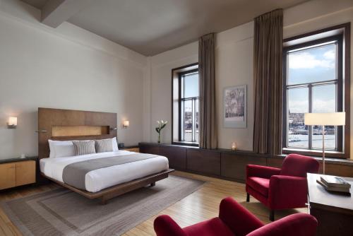 A bed or beds in a room at Hotel 71 by Preferred Hotels & Resorts