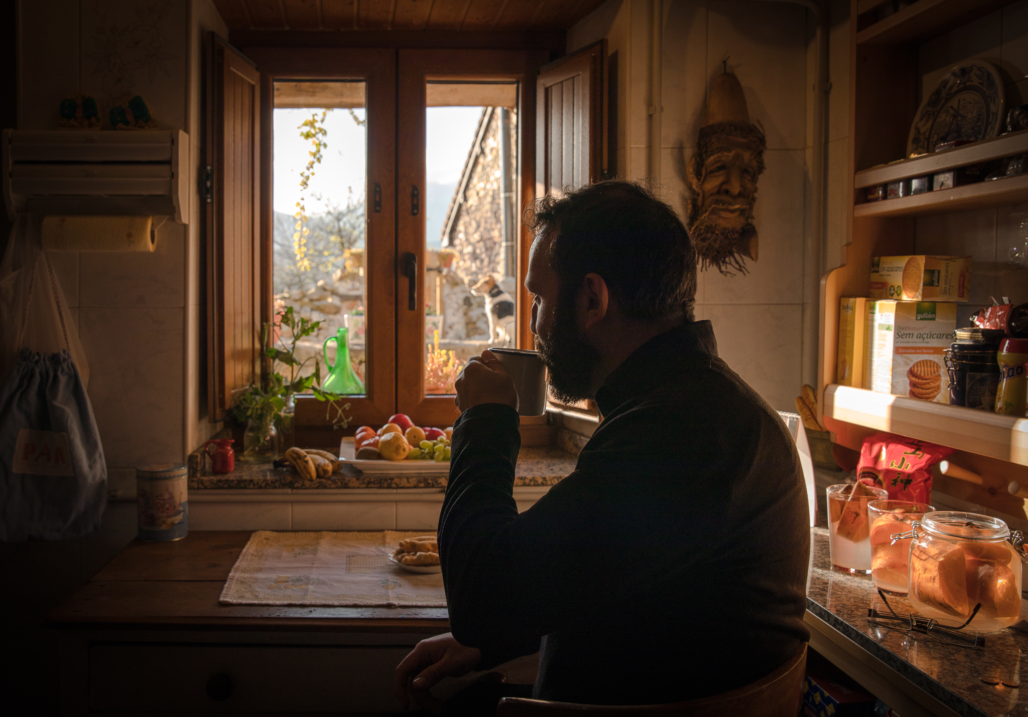 "Sans cette technologie, je passerais beaucoup plus de temps à poser des questions et à chercher des informations qu'à traduire, ajoute" Daniel. "Après avoir discuté avec des traducteurs qui exercent ce métier depuis plus de quarante ans, la différence avec la traduction moderne est stupéfiante. Auparavant, ils devaient recevoir des documents par courrier, les traduire à la machine à écrire, puis les renvoyer par courrier, ce qui représente un changement considérable."