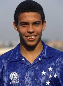 Ronaldo Camisa Cruzeiro.jpg