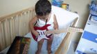 Bebê tocando guitarra.jpg