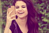 Selena-gomez-phone.jpg