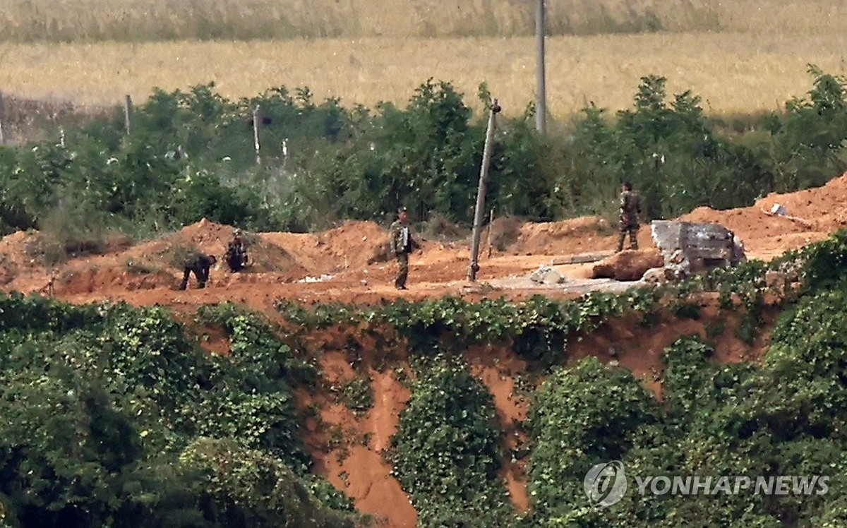 북 "南연결 도로·철도 완전단절하고 요새화 공사”