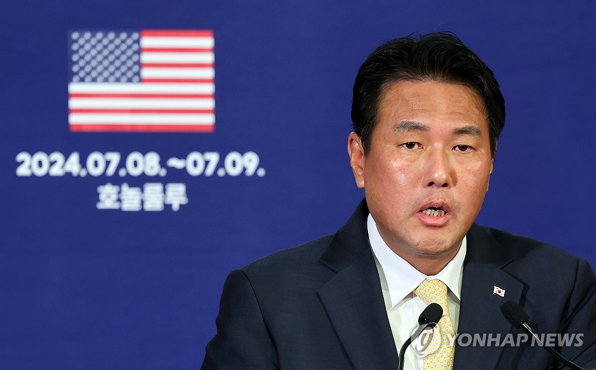 Principal Deputy National Security Adviser Kim Tae-hyo talks about President Yoon Suk Yeol's U.S. trip during a press briefing in Hawaii on July 8, 2024. (Yonhap)