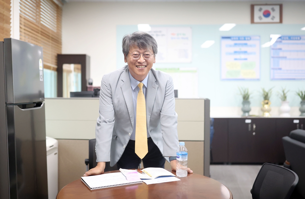 조형래 경남 고성 철성고등학교 교장