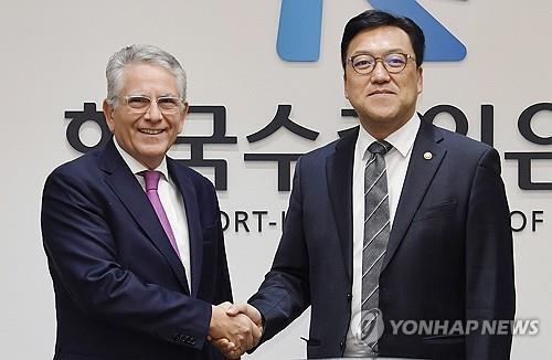 This photo, provided by South Korea's finance ministry, shows First Vice Finance Minister Kim Byoung-hwan (R) shaking hands with Gerassimos Thomas, director-general in the Directorate-General for Taxation and Customs Union at the European Commission, ahead of their meeting in Seoul on Nov. 15, 2023. (PHOTO NOT FOR SALE) (Yonhap)